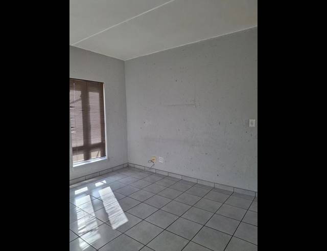 1 BEDROOM PROPERTY TO RENT IN MONTGOMERY PARK